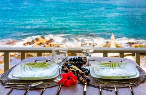 Kailua-Kona House | Dreamy True Oceanfront Condo - Hale Kona Kai 307 by Casago Kona