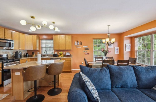 Drexel Hill House | Drexel Hill Iconic Suburban Retreat