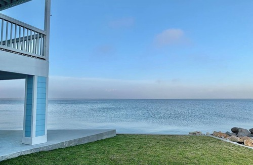 Innerarity Townhomes House | Drift Away - Waterfront End Unit with 2 Kayaks