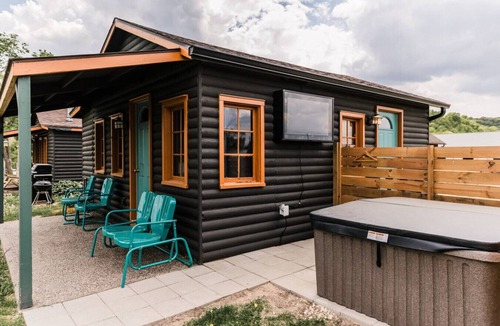 Bellevue Cabin | Drifter Cabin|Riverview+ Sauna+ Hot Tub+ Pickleball