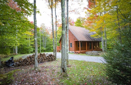 Davis Cabin | Driftland Cabin – sauna, hot tub, pizza oven, kayak
