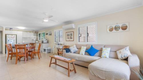 Beachmere House | Driftwood At Beachmere