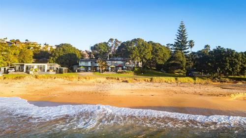 Cable Bay Cabin | Driftwood Lodge Beachfront, Cable Bay Stays, Cable Bay, Northland