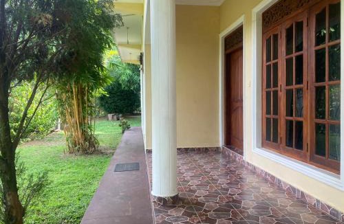 Arangala House | DropHaus