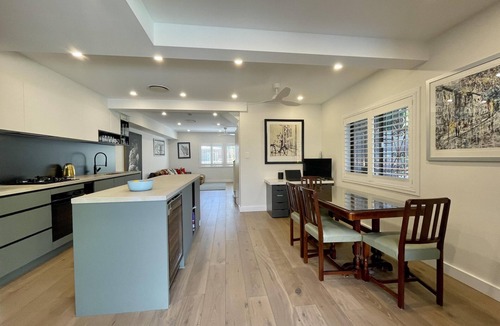 Drummoyne House | Drummoyne-DRUM8 Day Street - Spacious 3BR Townhouse with Courtyard Opposite Brett Park Near Bay Run