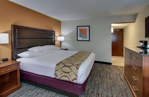 Evansville Hotel | Drury Inn & Suites Evansville East