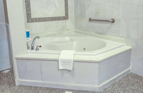 Castleton Hotel | Drury Inn & Suites Indianapolis Northeast
