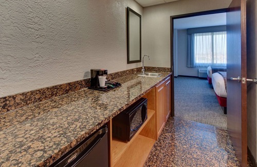Deer Valley Hotel | Drury Inn & Suites Phoenix Happy Valley