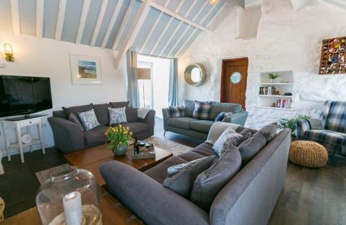 Llanfaethlu House | Dryll y Gro