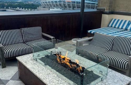 Downtown Cincinnati Apartment | DT Gym Pool Rooftop 5 min walk to Stadiums