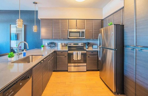 Evans Churchill Apartment | DT PHX Apt | Balcony, W/D Gym, Pool & Parking