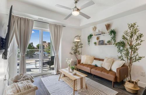Rio Grande Apartment | DT SLC - King Bed - Gym - Parking - Walk Score 90