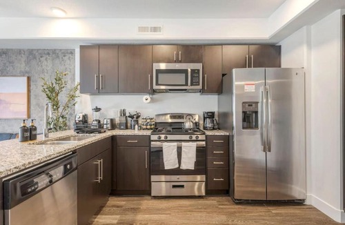 Rio Grande Apartment | DT SLC - King Bed - Gym - Parking - Walk Score 90