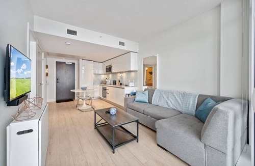 Beltline Apartment | DT Views | AC | Pullout Couch | Mins to Saddledome