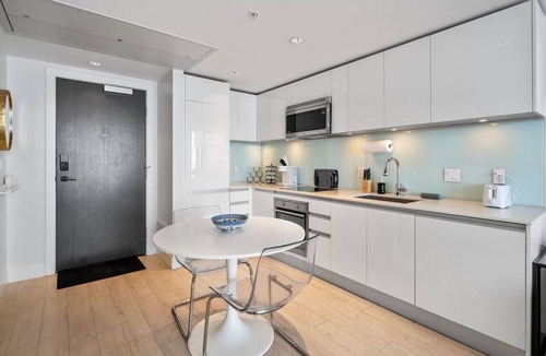 Beltline Apartment | DT Views | AC | Pullout Couch | Mins to Saddledome