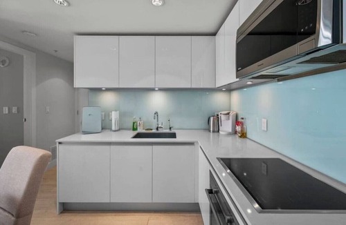Victoria Park Apartment | DT Views | UG Parking | Central | AC | Pullout Bed