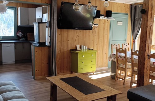 Chatillon-sur-Cluses Apartment | Du Changement Dans L'Air eco-responsible B&B. Come and relax in the mountains.