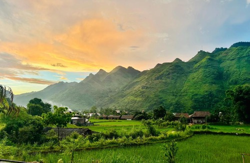Yen Minh House | Du Gia Field View Homestay