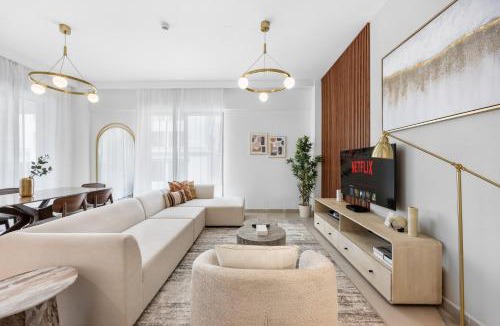 Dubai Apartment | Dubai Creek Gem, Stylish Condo With Two Balconies