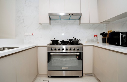 Bur Dubai Apartment | Dubai Frame & Skyline View 2BR – 42nd Floor, Pool & Gym