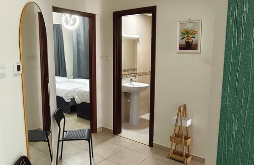 Jumeirah Lake Towers Hostel | Dubai gate-2