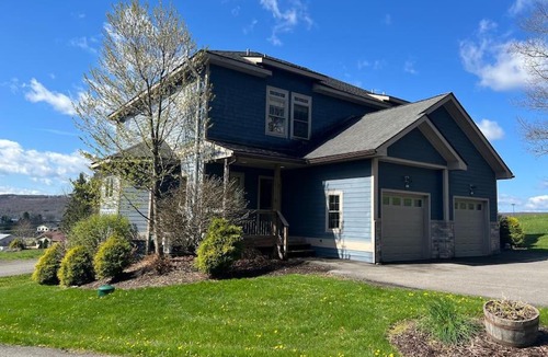 McHenry House | Dubla Vedere - Lake View - Hot Tub - Fire Pit - Sleeps 9
