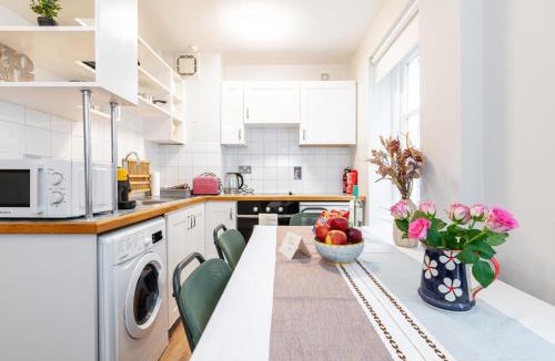 Temple Bar Apartment | Dublin Central Spacious 3BR Apt in Temple Bar