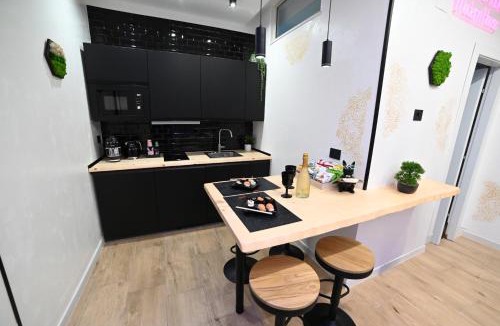 Brindisi Apartment | DUCA DEGLI ABRUZZI Modern House LUXURY RELAX - VICINO AEROPORTO SALENTO - CHECK IN H24 with private Parking