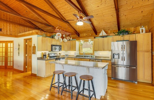 Piney Flats Cabin | 'Duck and Bug's Cabin' on Boone Lake w/Boat Dock!