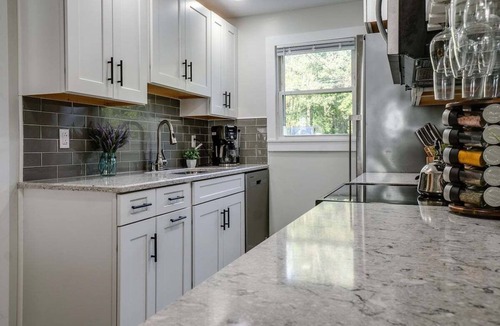 Dundee Cottage | Duckingham Cottage: 3 bedroom home with private lakefront, Waneta Lake