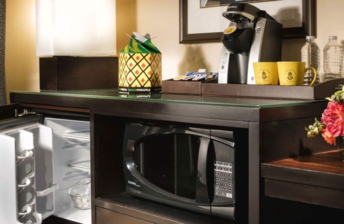 Lower Queen Anne Hotel | Duet Two Queen, The Maxwell: Pet-Friendly, Pool, Near Pike Place Market, 2 Units