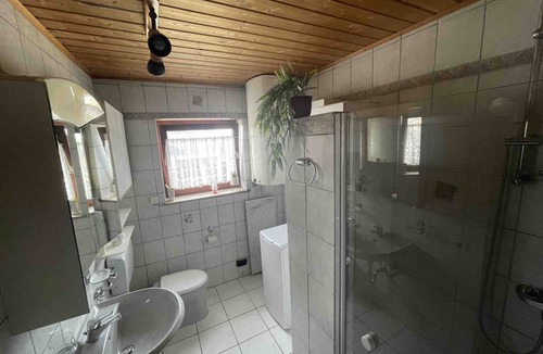 Kleinduggendorf Apartment | (DUG101) Large workers apartment/transitional apartment