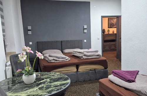 Mittelmeiderich Hostel | Duisburger Hostel