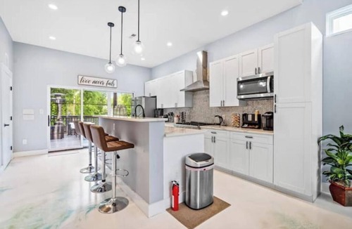 Durham House | Duke Downtown Chic Urban Getaway