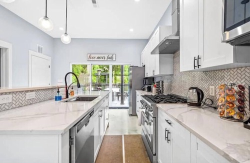 Durham House | Duke Downtown Chic Urban Getaway