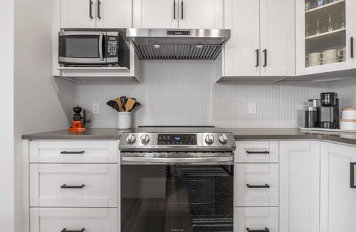 Southeast Calgary Apartment | Duke & Duchess | Central | Upscale | Families/Pets
