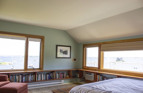 Jamestown House | Dumplings - Panoramic Waterfront Views with a Private Beach
