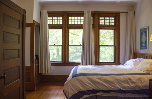 Jamestown House | Dumplings - Panoramic Waterfront Views with a Private Beach