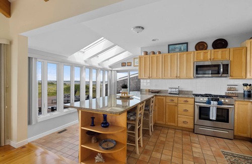 North Truro Hotel | Dune Crest Hotel