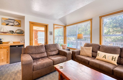 Shorepine Village House | Dune Grass-Steps to beach, dog OK, comfortable home, gas fireplace