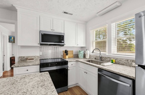 Windy Hill House | Dunecrest Cottage - Beach Nearby!