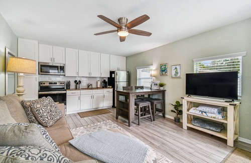 Dunedin House | Dunedin Bungalow and Cottage Combo/Sleeps 10! Walk or Bike to Downtown Dunedin!