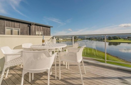 Matarangi Apartment | Dunes Lake View Apartment