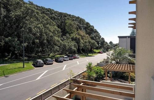 Mount Maunganui House | Dunes on Drury - Superb Mount Maunganui Duplex: 3-Level, 1-Min Walk to Main Beach & Town, Stunning Mount Drury Views, Balcony BBQ, Pet-Friendly