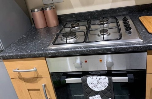Dunfermline Apartment | Dunfermline GF flat, 5 mins to Train St. & High St