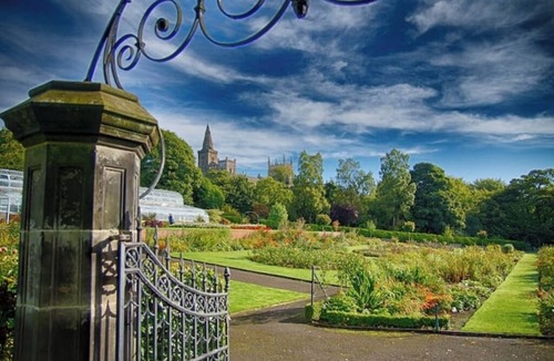 Dunfermline Apartment | Dunfermline GF flat, 5 mins to Train St. & High St