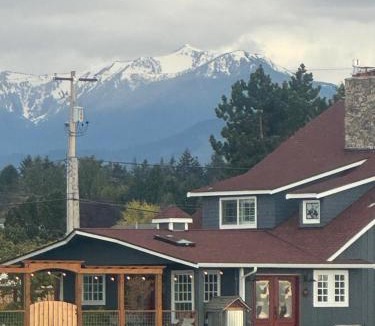 Sequim House | Dungeness Barn House Bed and Breakfast at Two Crows Farm