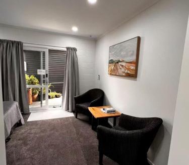 Taupo Hotel | Dunrovin Motel