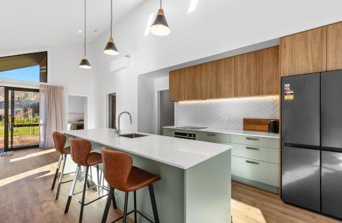 Lowburn House | Dunstan Haven - Cromwell Holiday Home