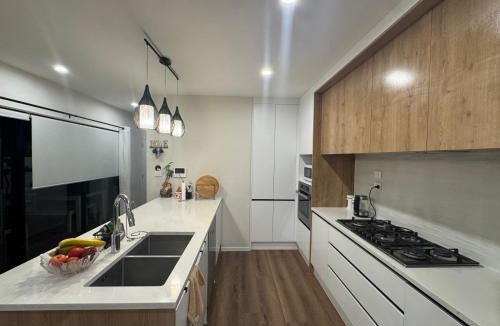 Eastern Beach House | Duo Duo